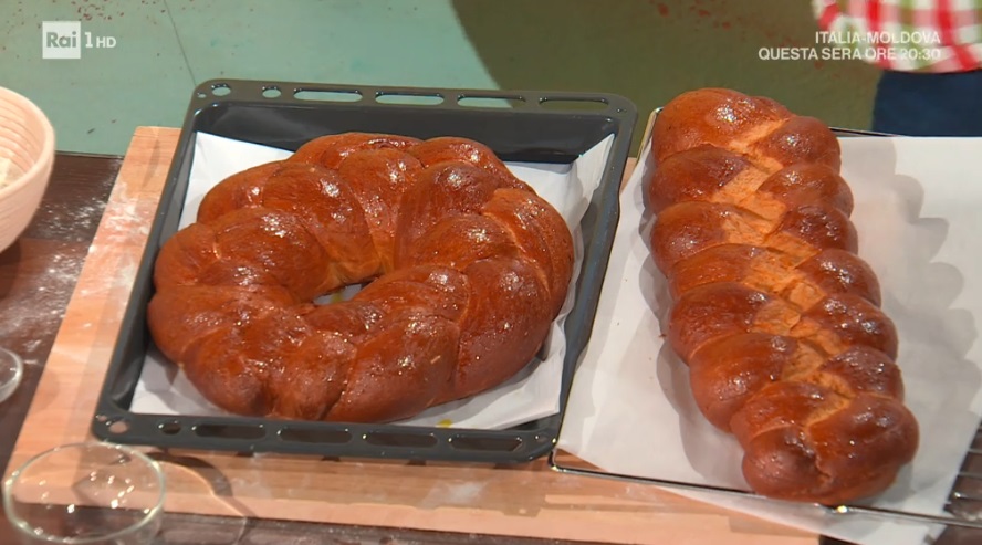 Pan brioche alle mele: la ricetta della treccia dolce ripiena