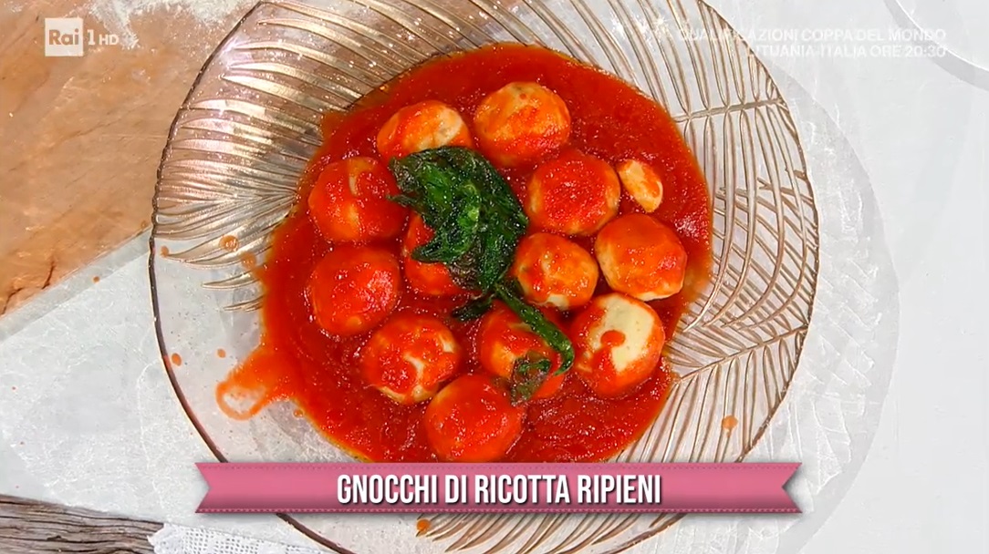 E Sempre Mezzogiorno Ricetta Gnocchi Di Ricotta Ripieni Di Zia Cri