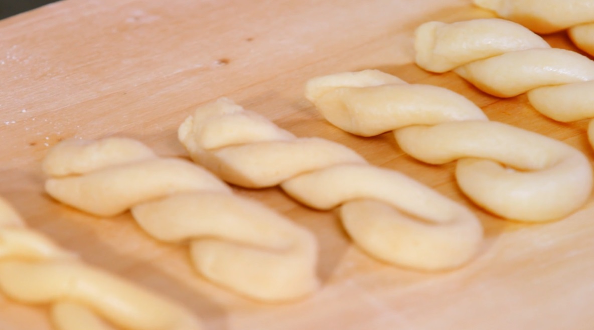 Giusina in cucina, Ricetta biscotti treccina di Giusina Battaglia, Ricetta