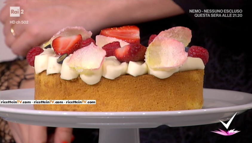 Ricetta Torta con crema al cioccolato bianco e petali di pasta di zucchero