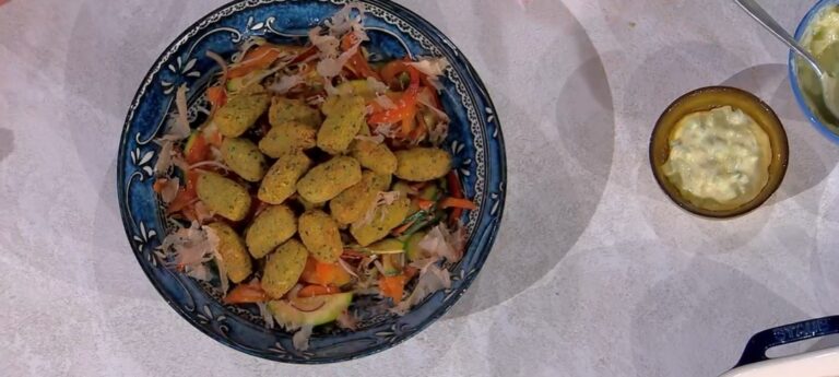 wok di verdure falafel e salsa allo yogurt di Francesca Marsetti