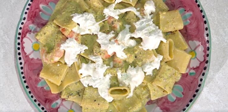 paccheri con pesto di pistacchi e gamberi di Antonio Paolino